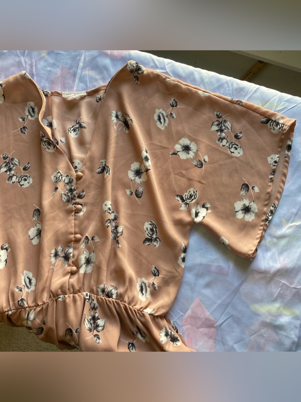 Vintage 90s Sienna Sky Floral Peplum V‑Neck Blouse in Dusty Pink - Picture 11 of 12